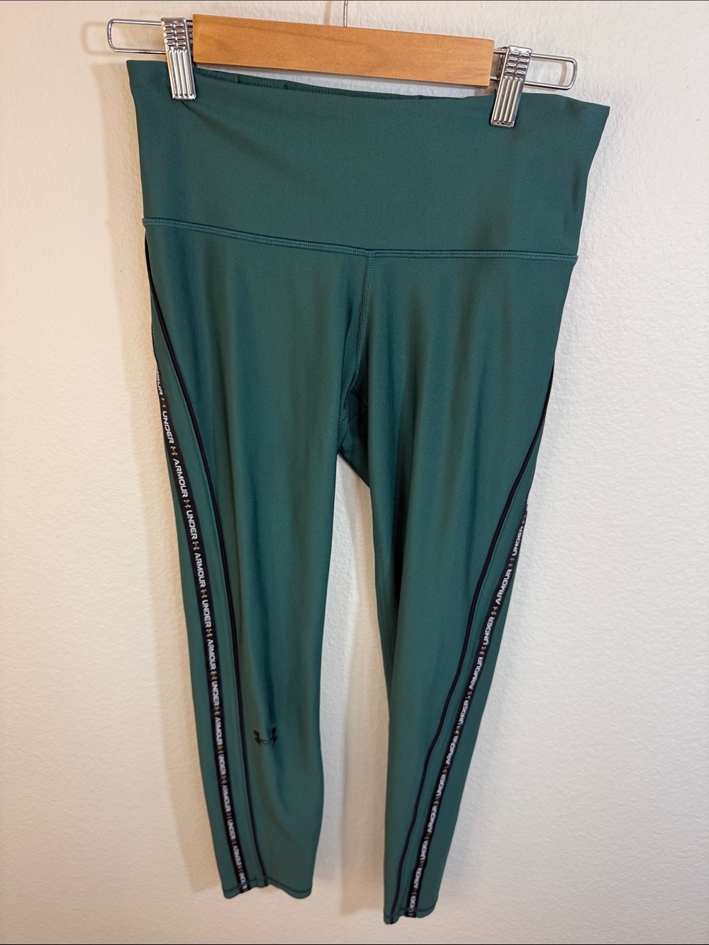 UNDER ARMOUR Dark Green Athletic Leggings with Side Logo Tape